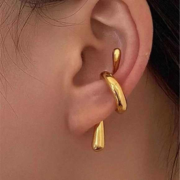 “Ellis” gold ear cuff - Picture 1 of 4